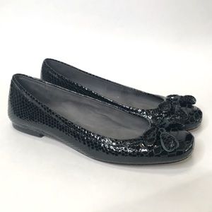 Stuart Weitzman Tulip Bow Reptile Flats 7 1/2 Blk